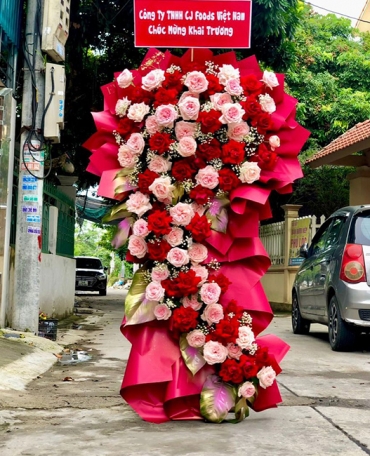 shop hoa khai truong xa doan dao sang trong